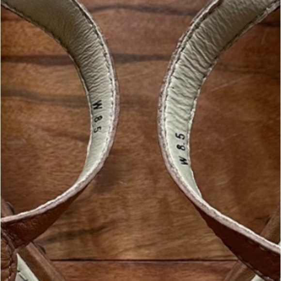 Ugg Lourdes Stacked Wedge Sandal - Picture 9 of 9